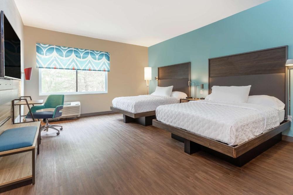 Queen Room with Two Queen Beds - Mobility and Hearing Access